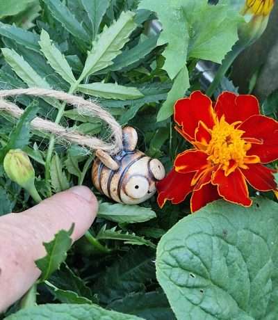 ceramic hanging bee alt 2